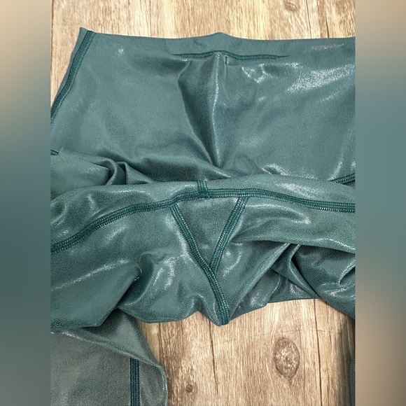 Lululemon Wunder Train High-RiseTight 25" Foil
Gradient Forest_Storm Teal size 4 - Picture 2 of 8